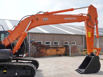 Used heavy machinery Hitachi ZX220LC  Excavator pe șenile